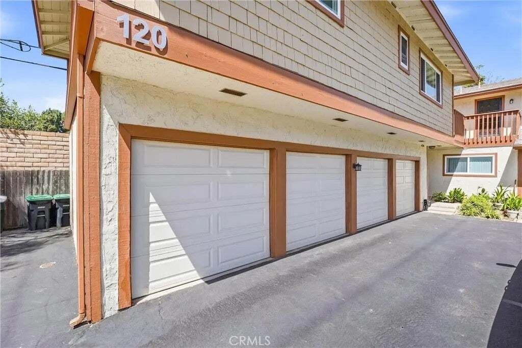Costa Mesa, California, United States 4 - 18988982