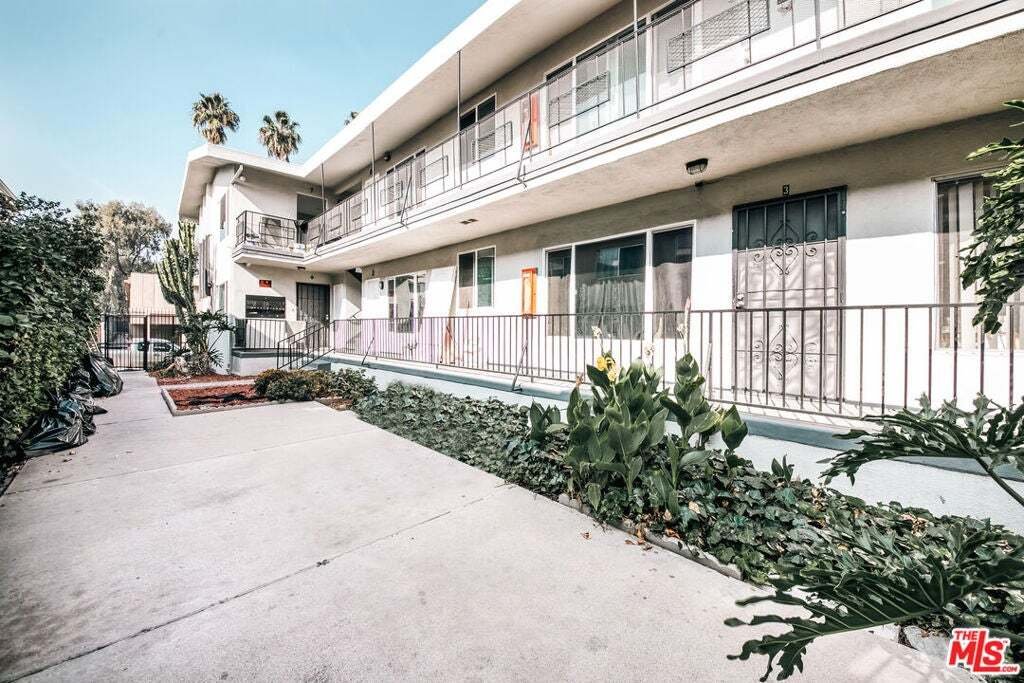 Los Angeles, California, United States 3 - 18988087
