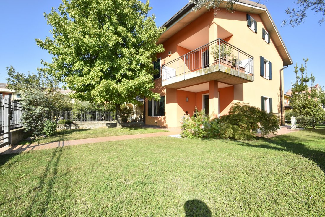 House in Bussolengo, Veneto, Italy 1 - 18989805