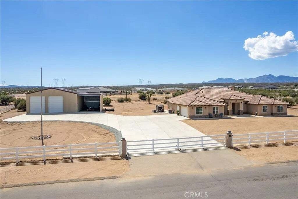 House in Phelan, California, United States 3 - 18989018