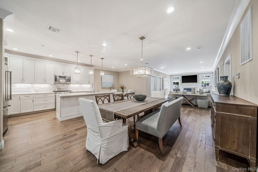 Condo in Plainview, New York, United States 5 - 18989362