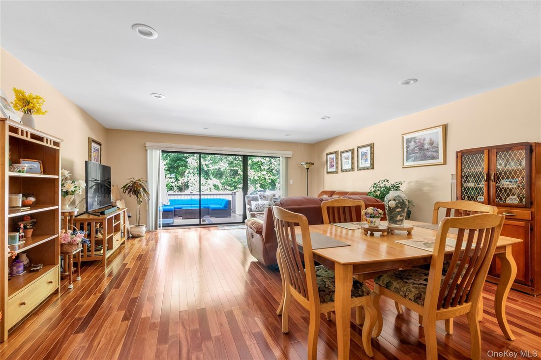 Condo in Merrick, New York, United States 5 - 18989278