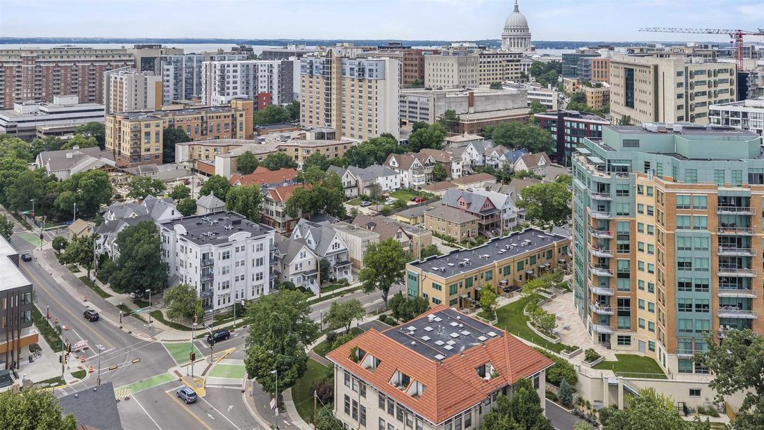 Madison, Wisconsin, United States 4 - 18988446