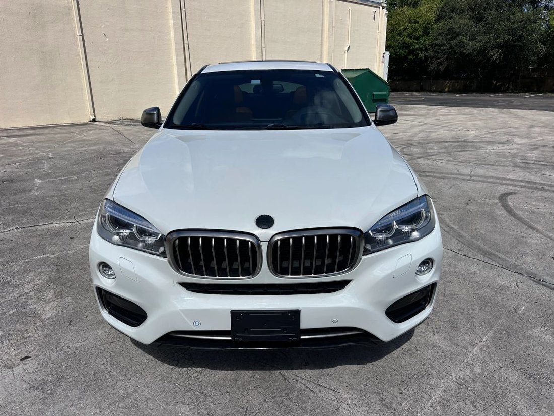 Suv in Hollywood, FL, United States 2 - 18990157