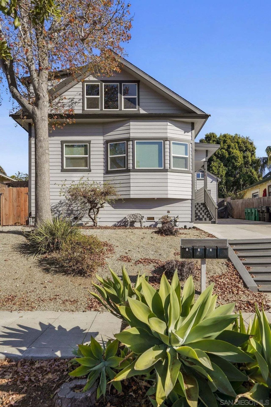 San Diego, California, United States 2 - 18988972