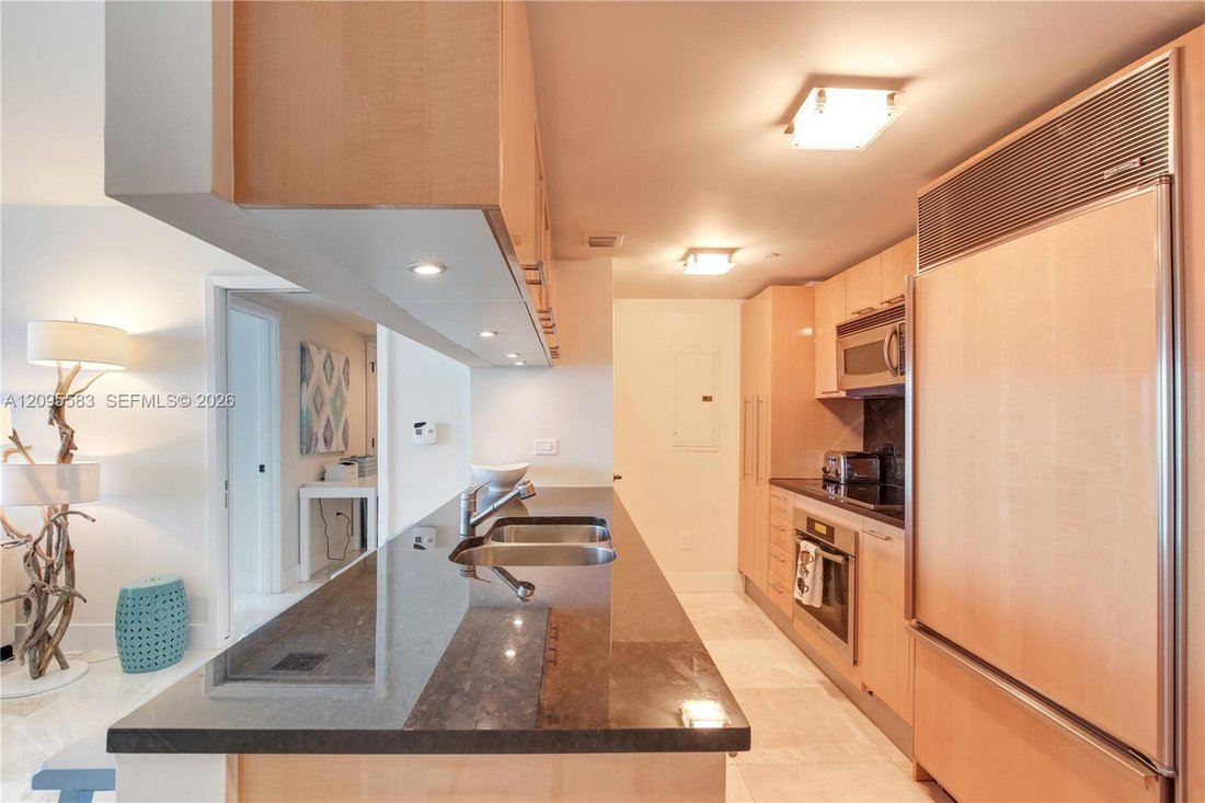 Condo in Miami Beach, Florida, United States 3 - 18989351