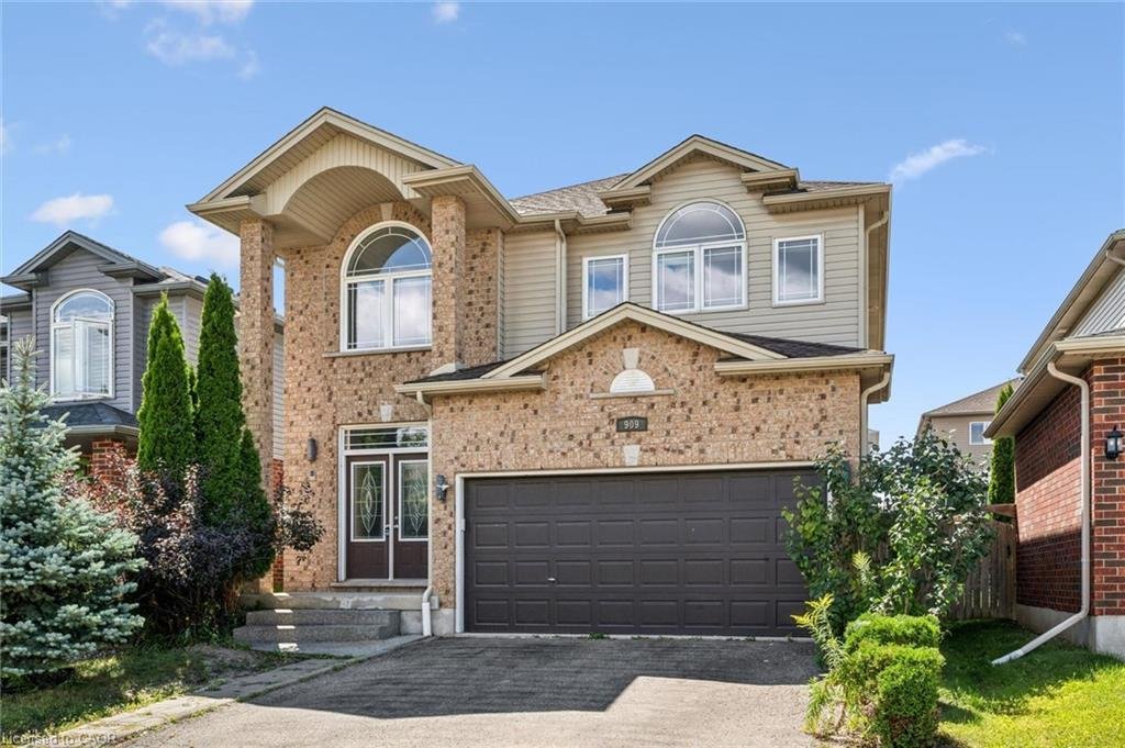 House in Kitchener, Ontario, Canada 2 - 18989625