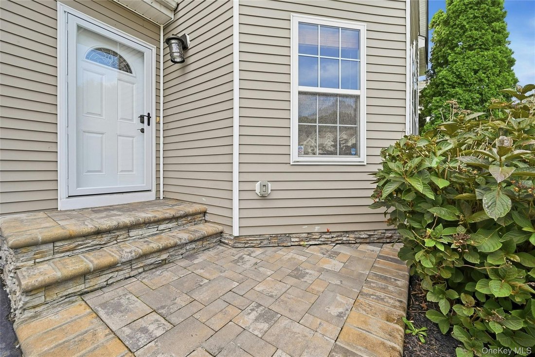 Condo in Centereach, New York, United States 2 - 18989322