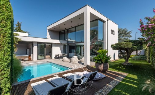 Villa in Sainte-Foy-lès-Lyon, Auvergne-Rhône-Alpes, France 1