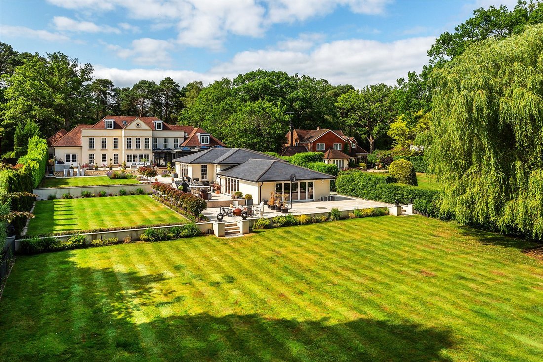 House in Whitmoor, Worplesdon, England 3 - 18987825