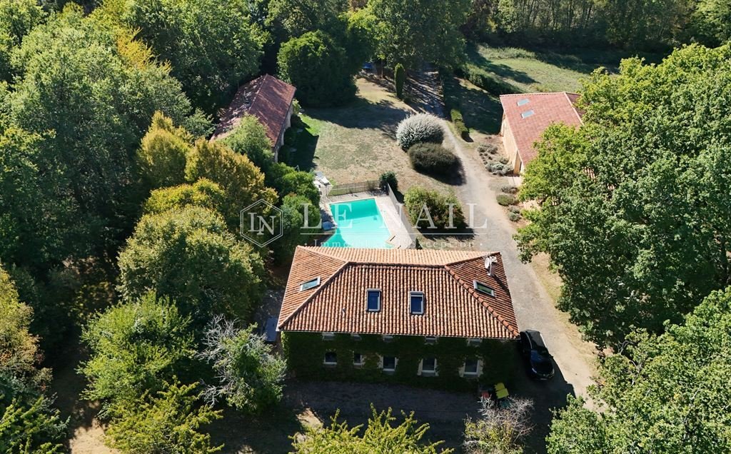 Estate in La Rochefoucauld, La Rochefoucauld-en-Angoumois, France 2 - 18989797
