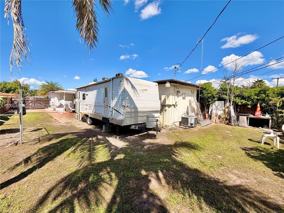 Miami, Florida, United States 3 - 18989309