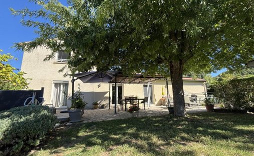 Maison à Mours-Saint-Eusèbe, Auvergne-Rhône-Alpes, France 1