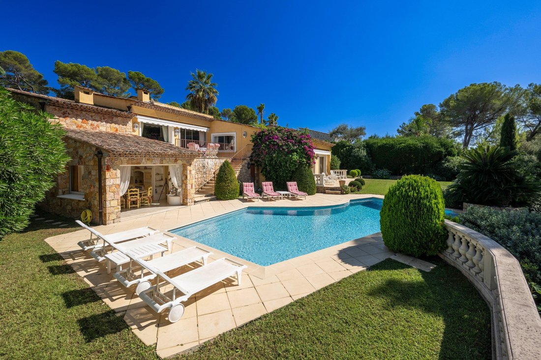 House in Mougins, Provence-Alpes-Côte d'Azur, France 2 - 18989135