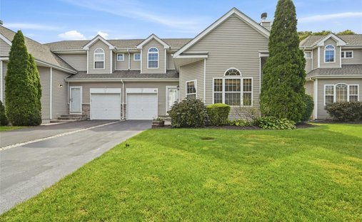 Condo in Centereach, New York, United States 1