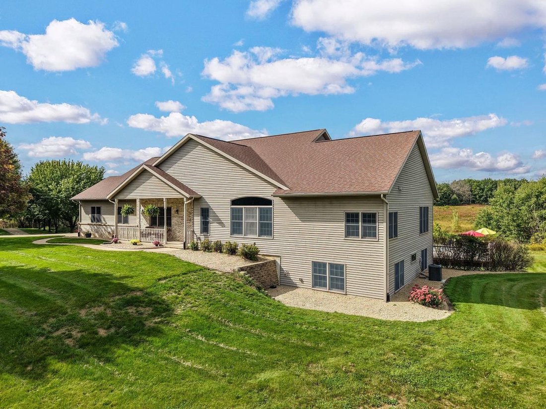 House in Marshall, Wisconsin, United States 3 - 18988427