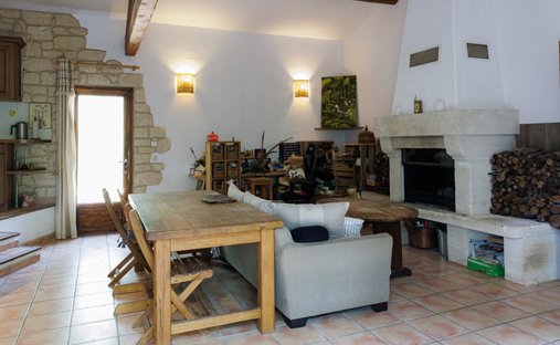 Maison à Saumane-de-Vaucluse, Provence-Alpes-Côte d'Azur, France 1