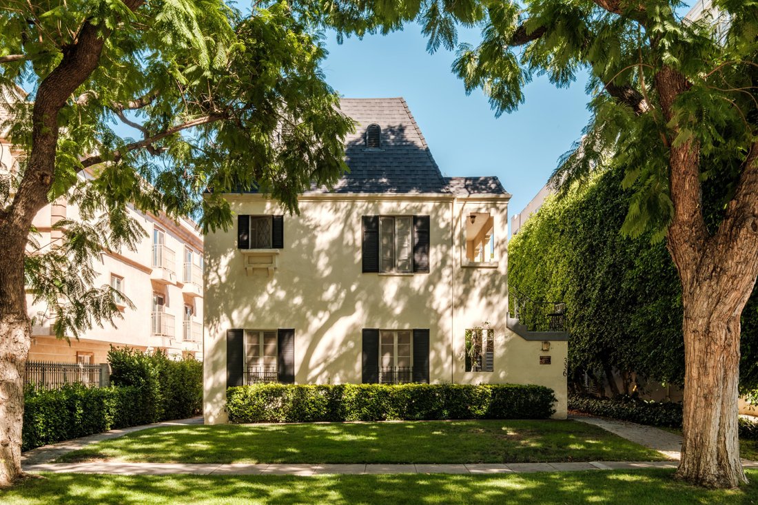 Beverly Hills, California, United States 1 - 18990732