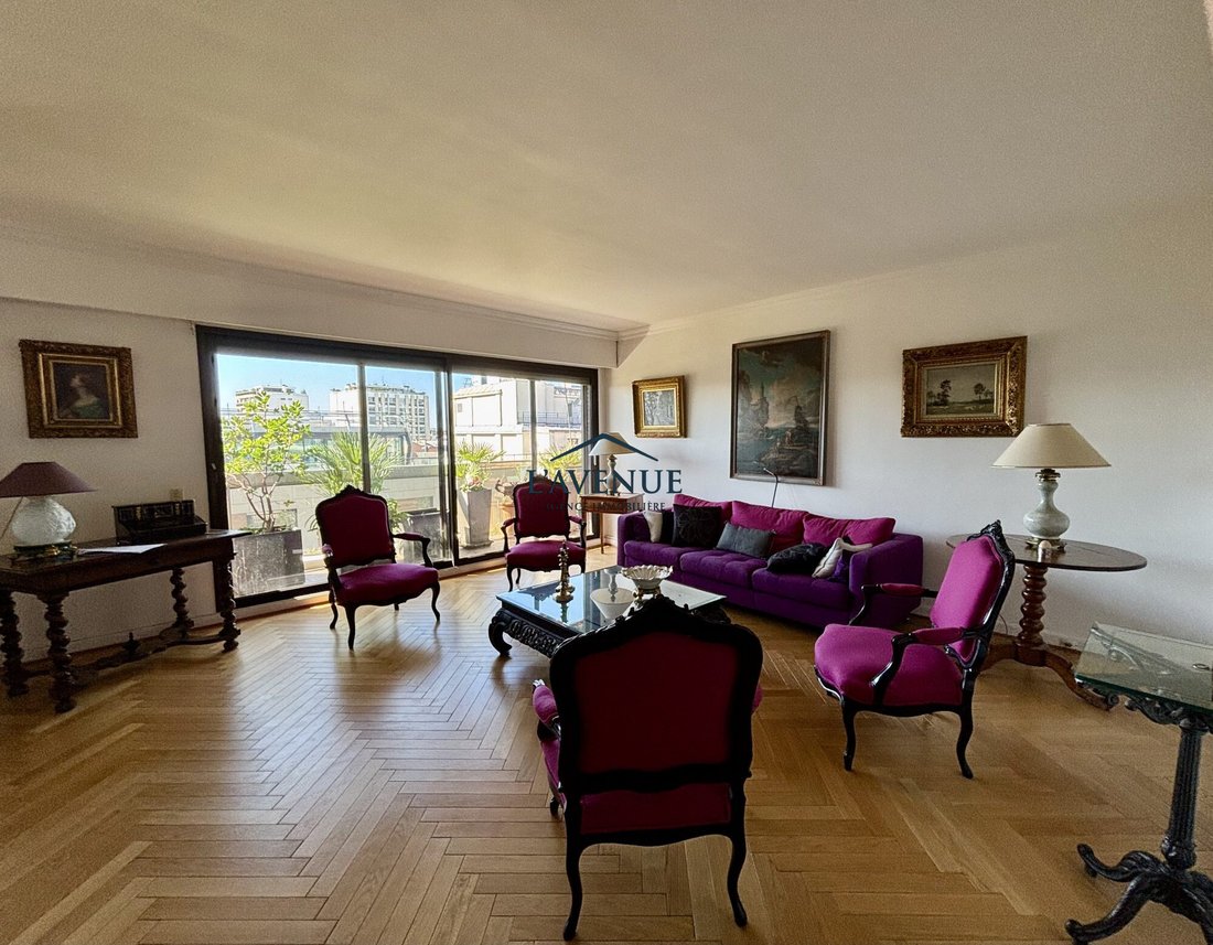 Apartment in Violet Commerce, Paris 15e Arrondissement, Paris 1 - 18990676