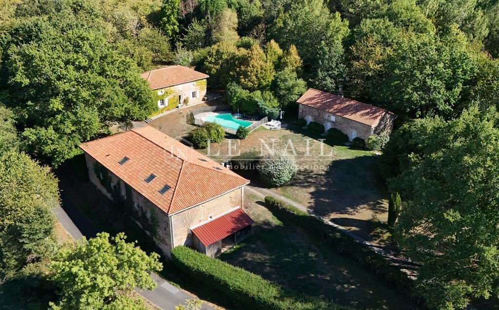 Estate in La Rochefoucauld, La Rochefoucauld-en-Angoumois, France 1 - 18989797