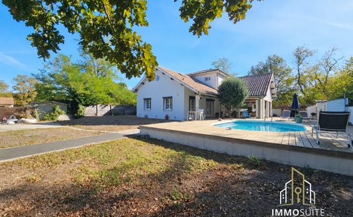 House in Centre, Parempuyre, France 1