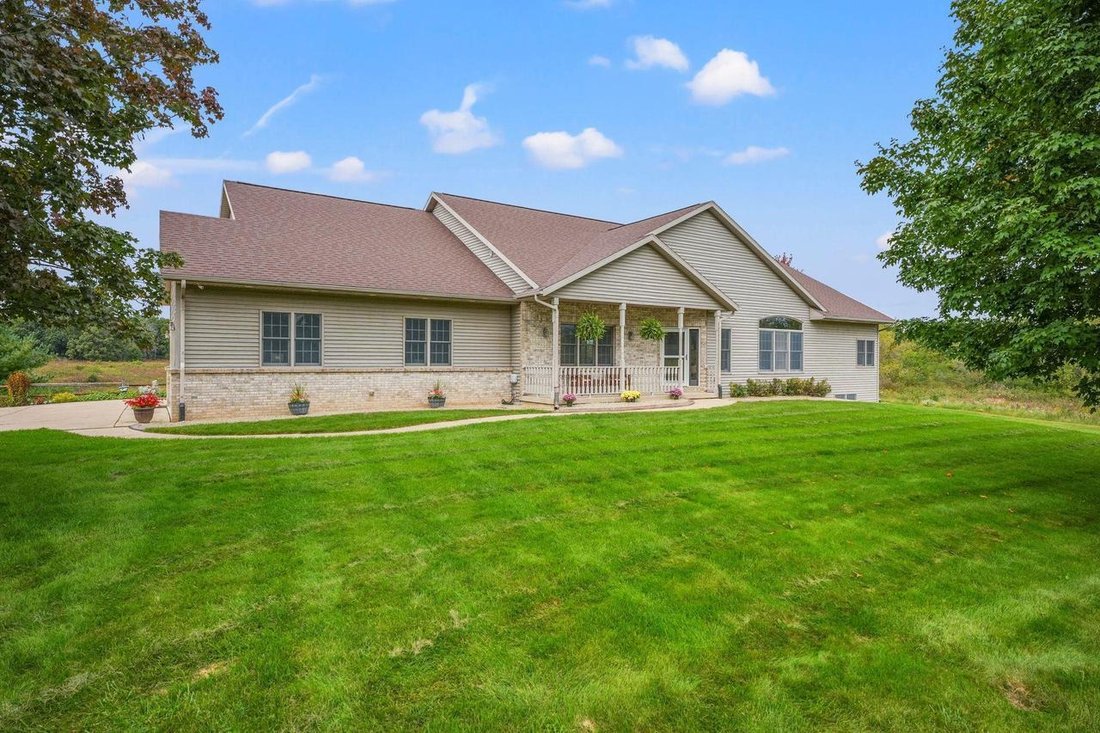 House in Marshall, Wisconsin, United States 4 - 18988427
