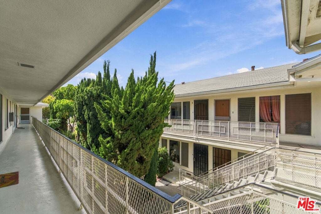 Santa Monica, California, United States 3 - 18988038