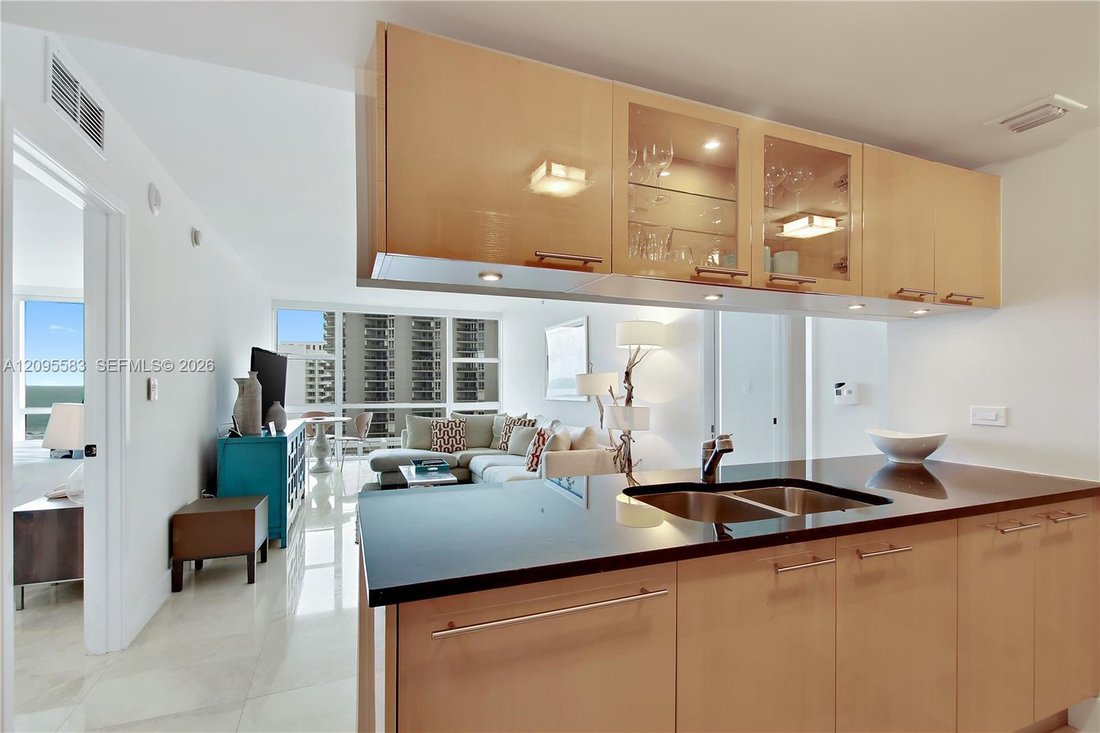 Condo in Miami Beach, Florida, United States 2 - 18989351
