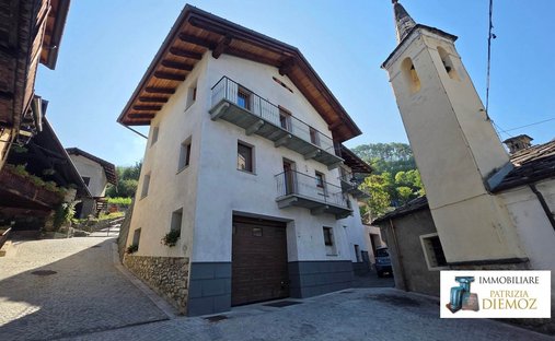 Villa in Charvensod, Aosta Valley / Vallée d'Aoste, Italy 1