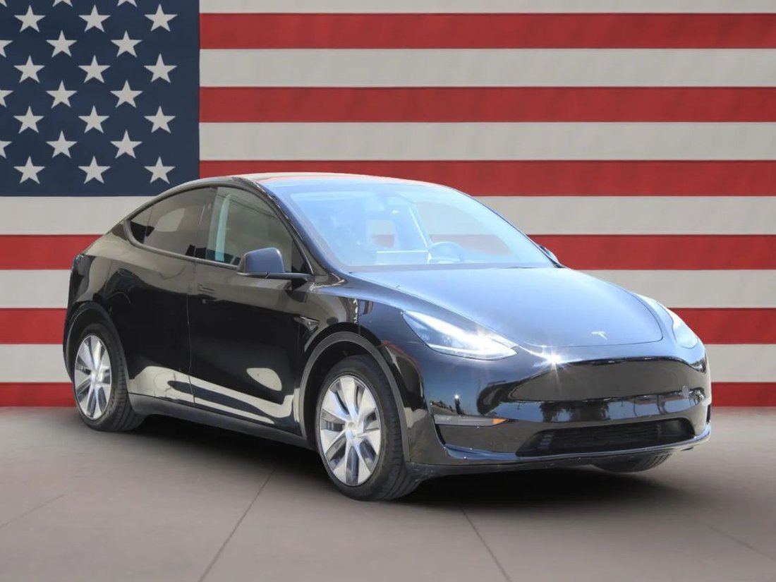 Suv in Fontana, CA, United States 3 - 18504495
