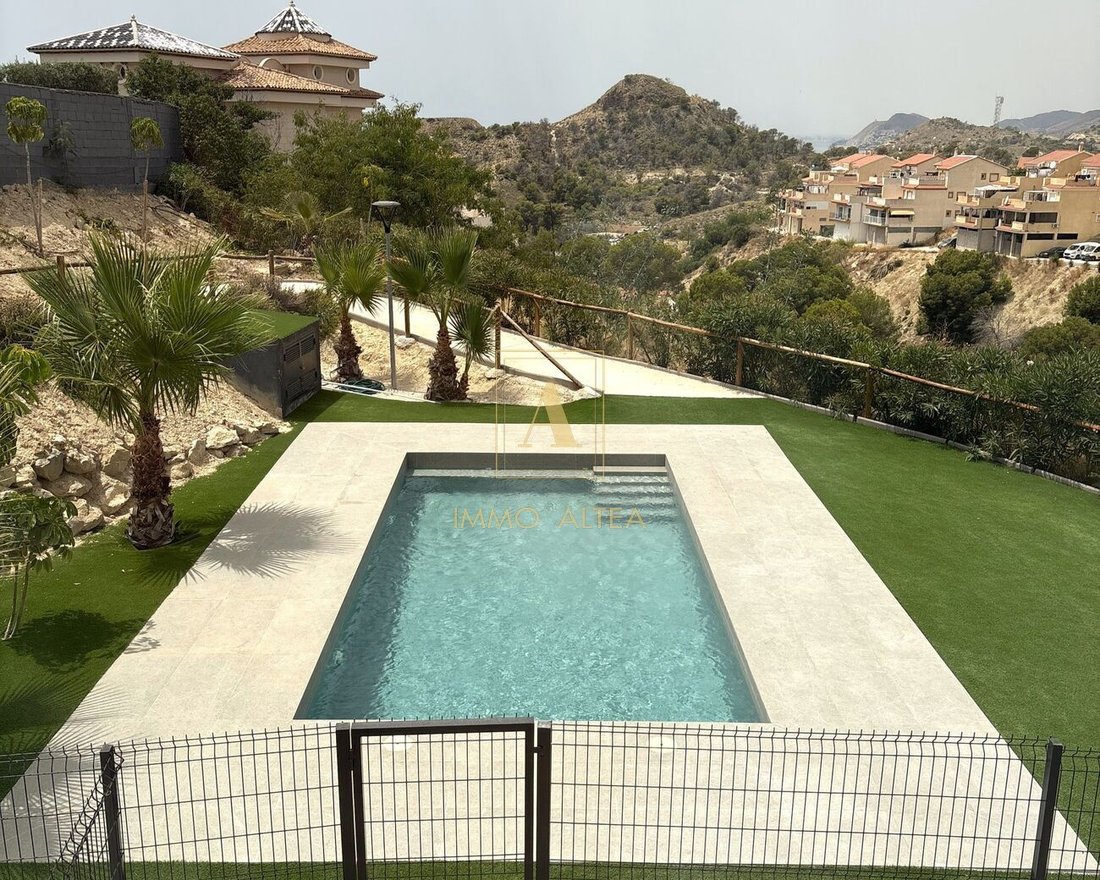 Apartment in la Vila Joiosa / Villajoyosa, Valencian Community, Spain 1 - 18361236