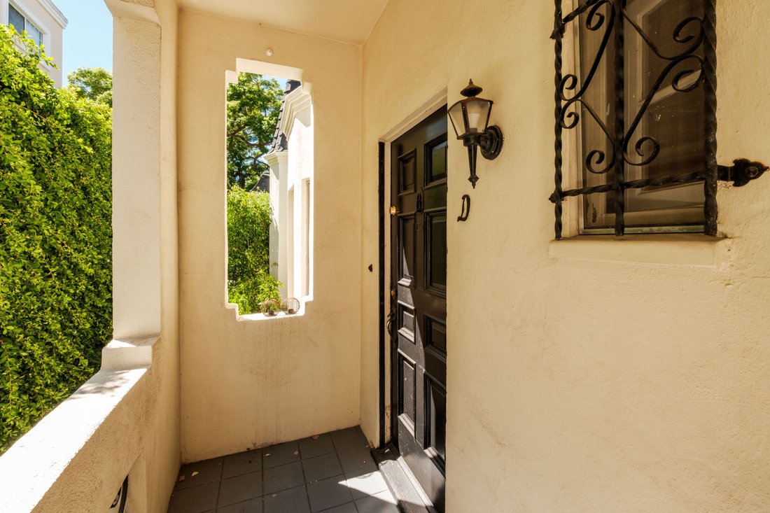 Beverly Hills, California, United States 3 - 18990732