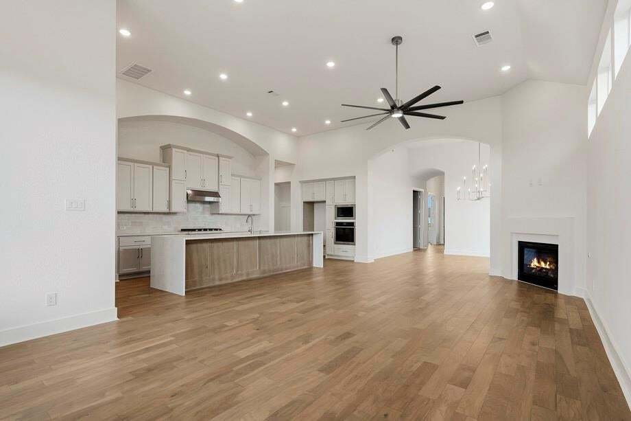 House in Friendswood, Texas, United States 3 - 18989136