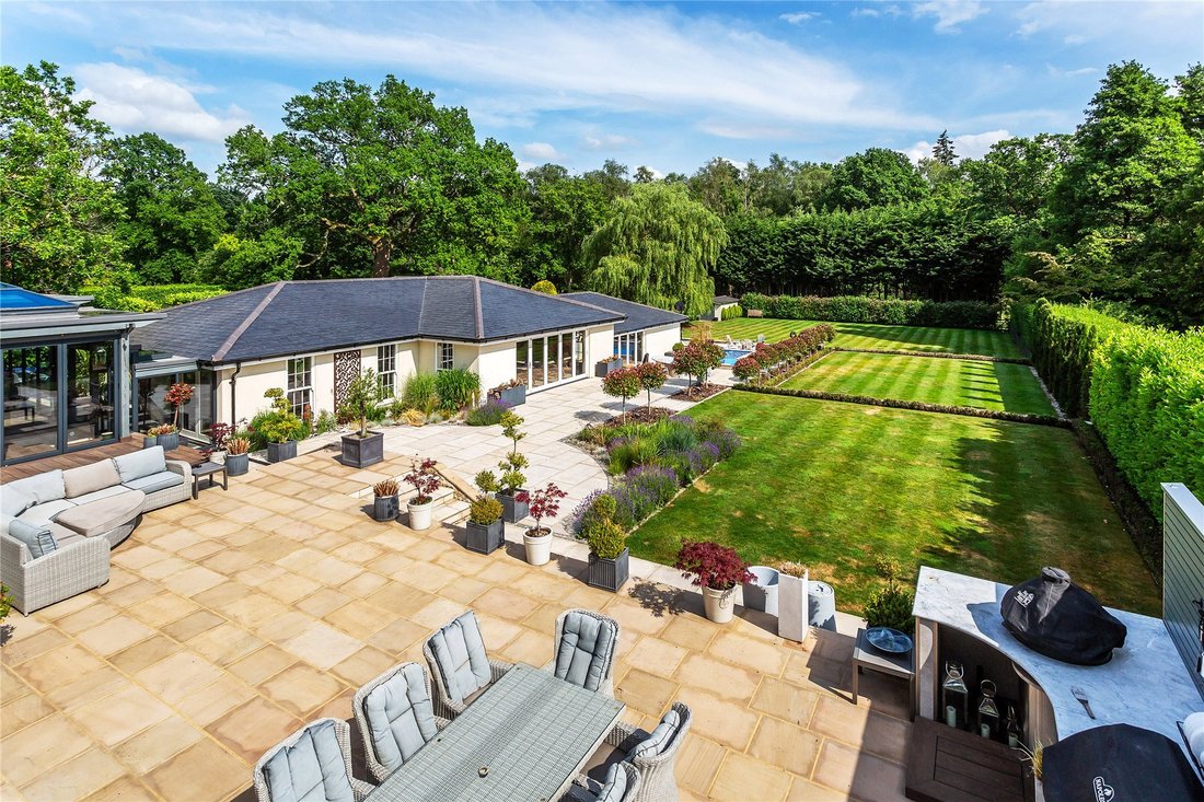 House in Whitmoor, Worplesdon, England 2 - 18987825