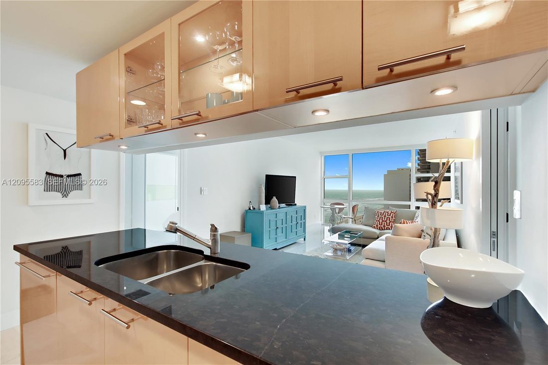 Condo in Miami Beach, Florida, United States 5 - 18989351