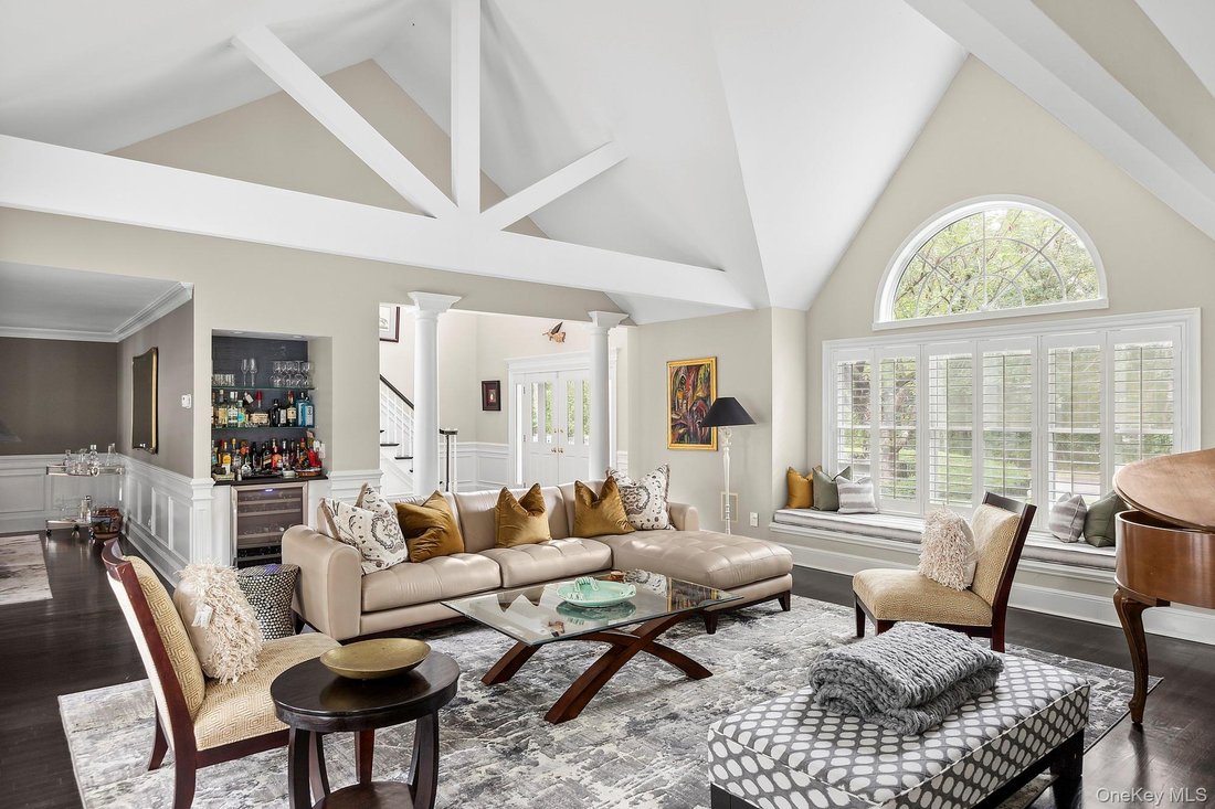 House in Manorville, New York, United States 4 - 18989288