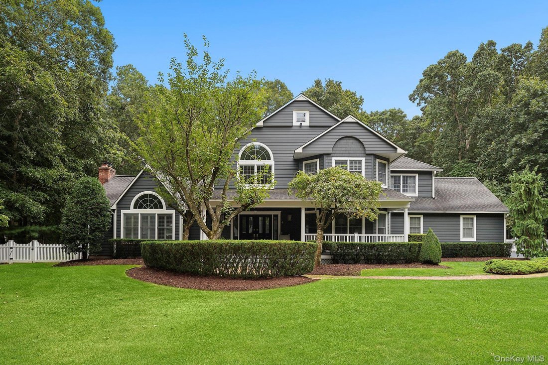 House in Manorville, New York, United States 1 - 18989288