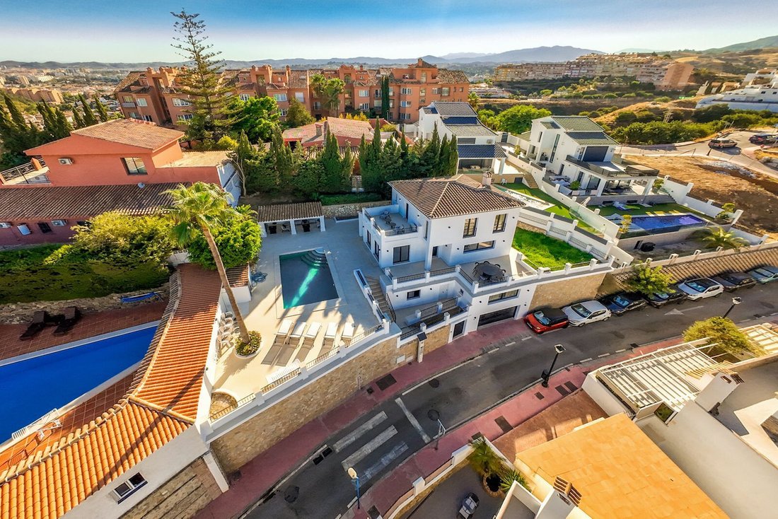 Villa in Fuengirola, Andalusia, Spain 2 - 18989105