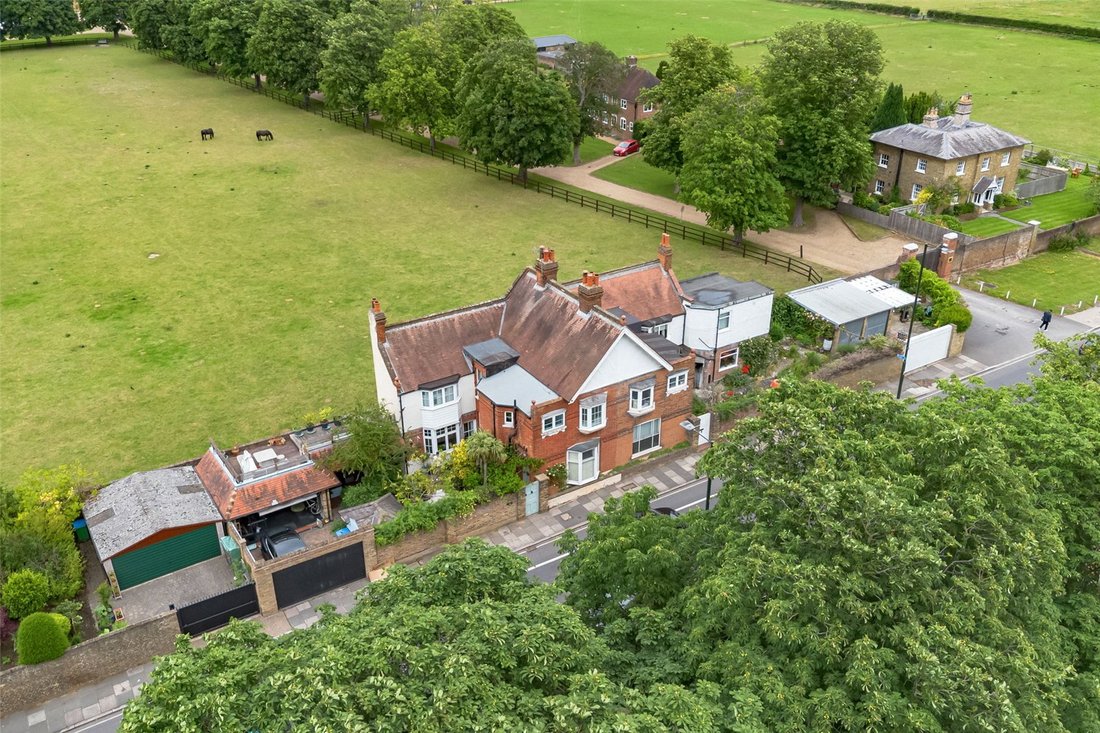 House in East Molesey, Elmbridge, England 1 - 18987924