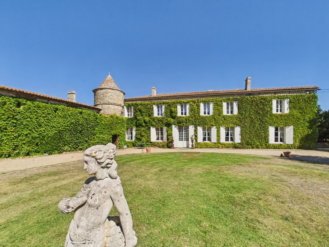 House in Saint-Sulpice-de-Faleyrens, Nouvelle-Aquitaine, France 1 - 18987640