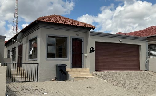 Country House in Noordwyk, Gauteng, South Africa 1