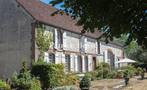 Country House in Charny, Charny Orée de Puisaye, France 1