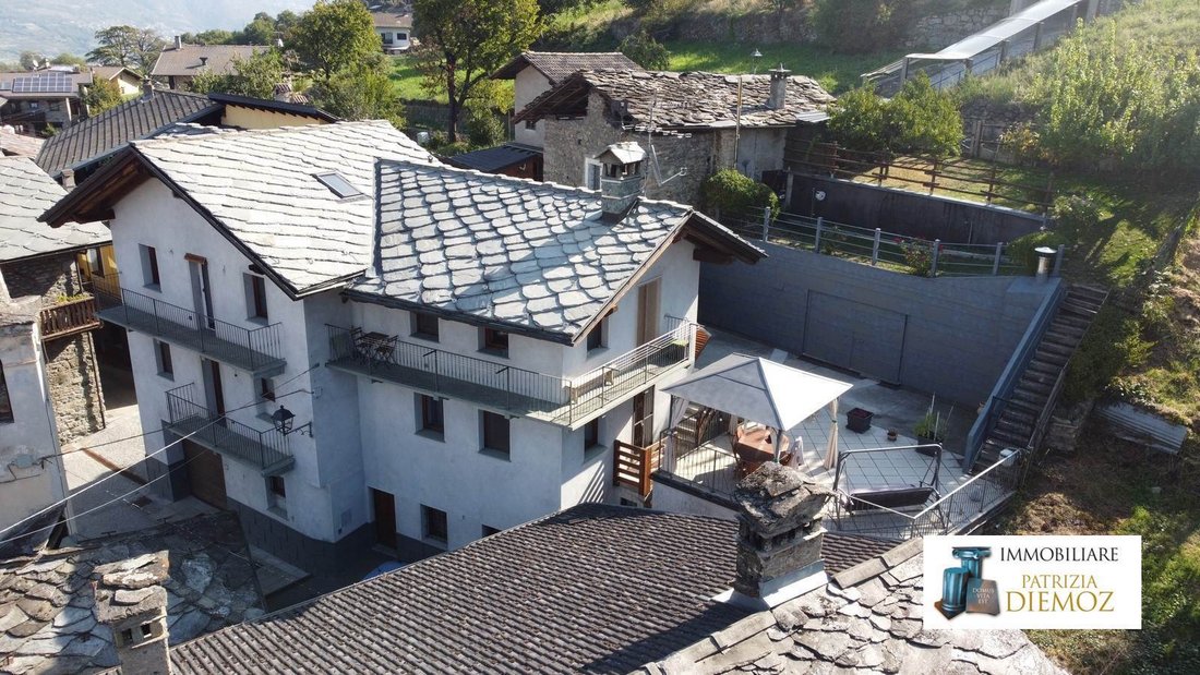 Villa in Charvensod, Aosta Valley / Vallée d'Aoste, Italy 2 - 18989146