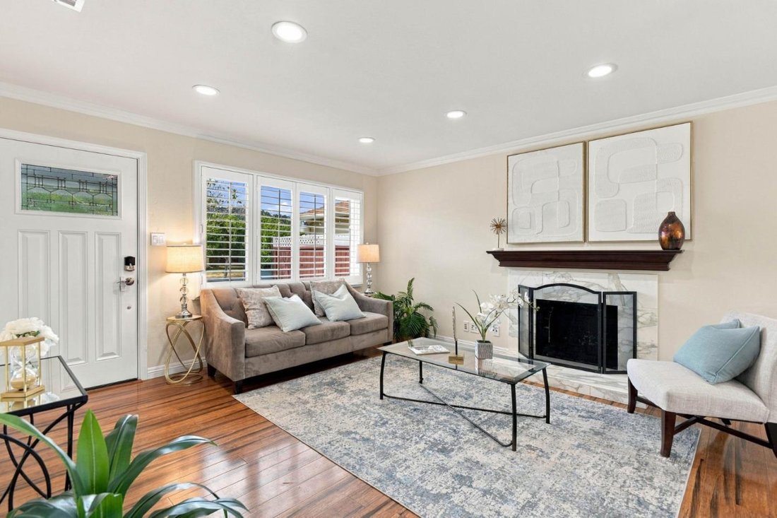Belmont, California, United States 4 - 18987453