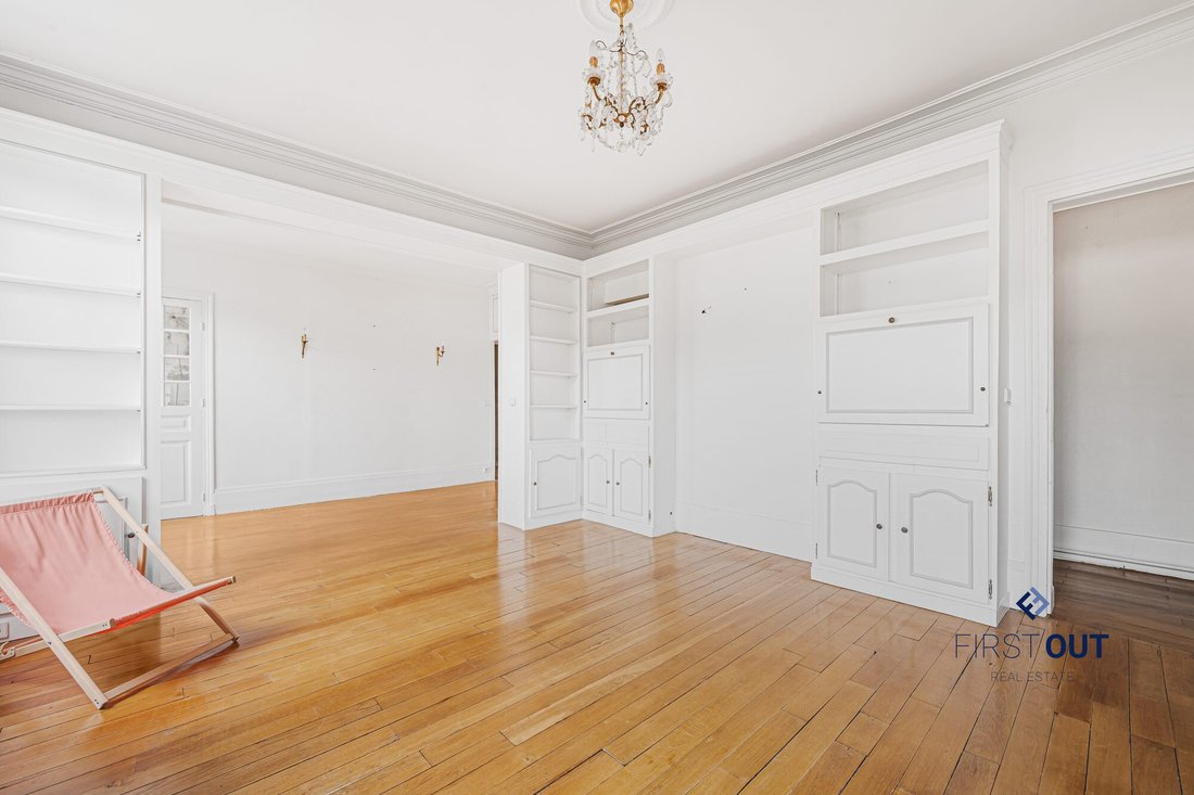 Apartment in Domaine National du Château, Versailles, France 5 - 18990695