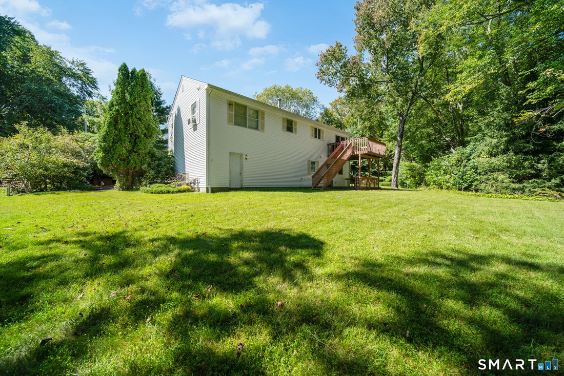 House in Newtown, Connecticut, United States 2 - 18989401