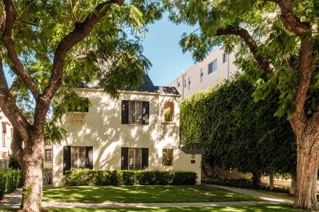 Beverly Hills, California, United States 2 - 18990732