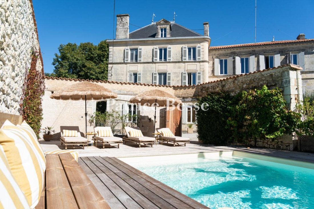 House in Mirambeau, Nouvelle-Aquitaine, France 2 - 18989473
