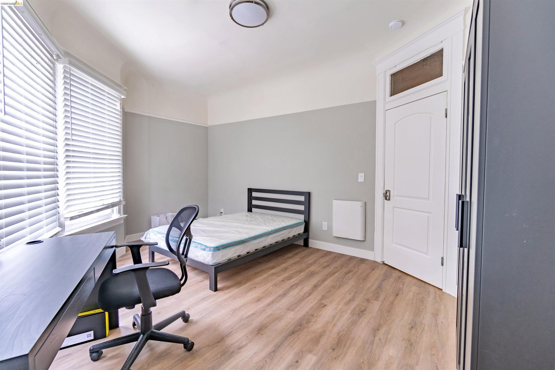 Berkeley, California, United States 4 - 18987839