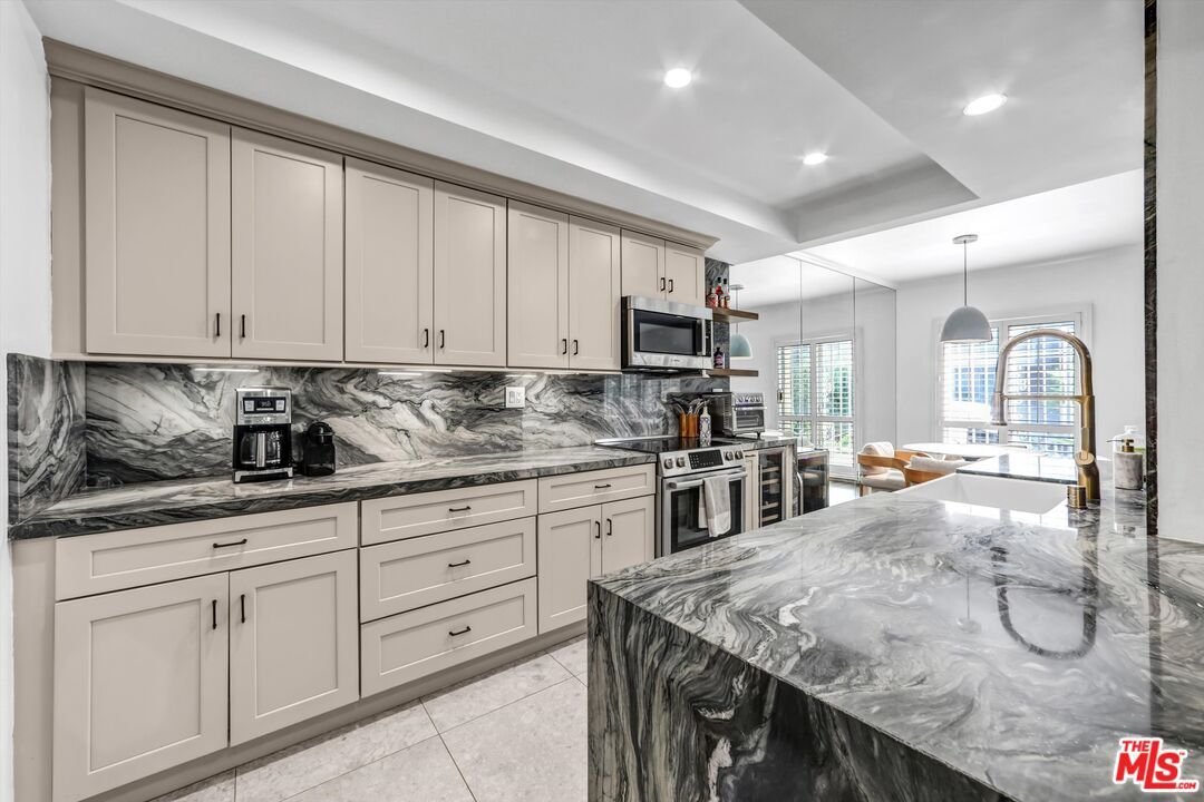 Condo in Los Angeles, California, United States 3 - 18989292